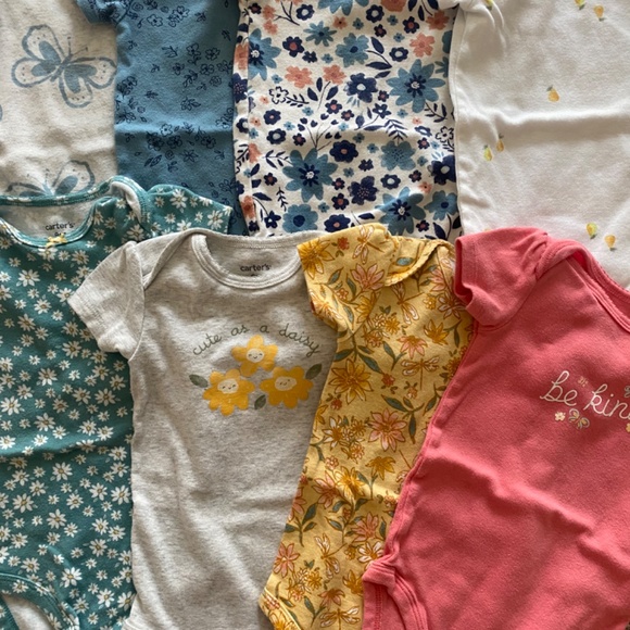 Bundle of 8 Baby Girl Onesies - Picture 2 of 4
